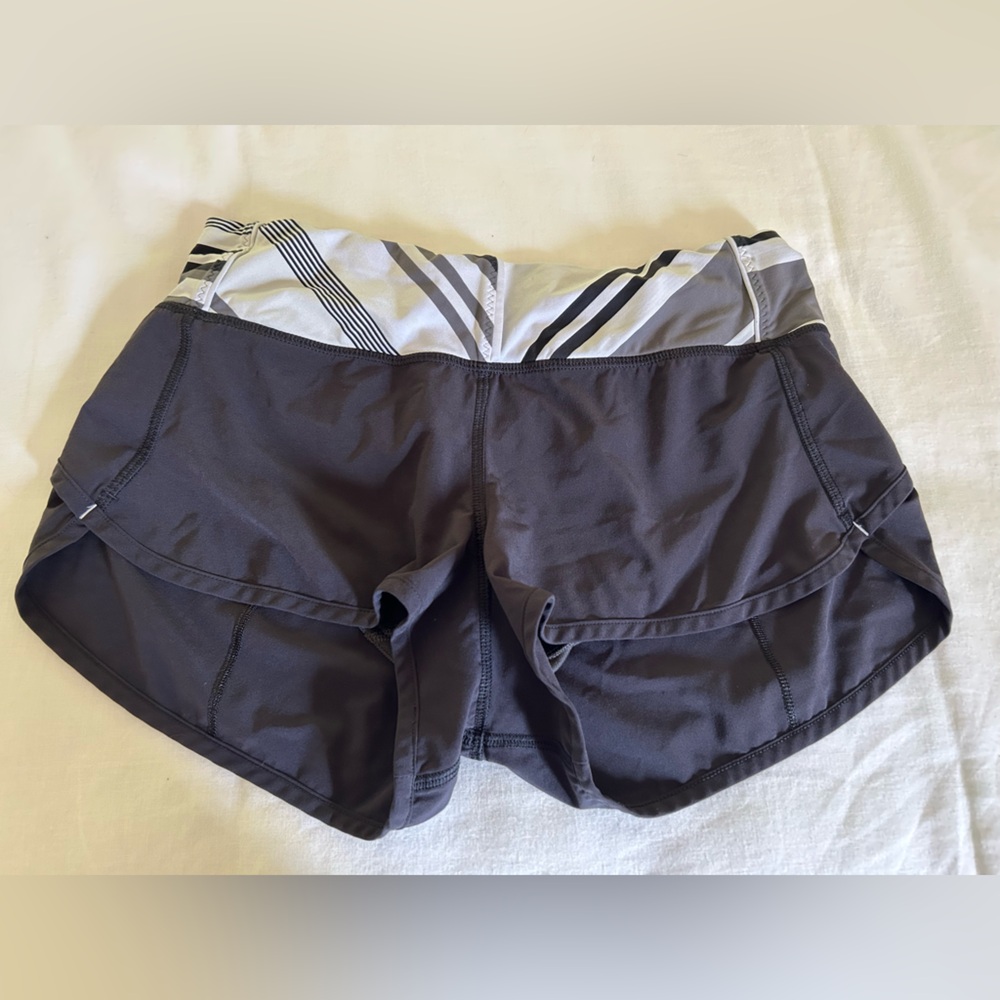 Lululemon Womens speed short 2.5in inseam - size 4